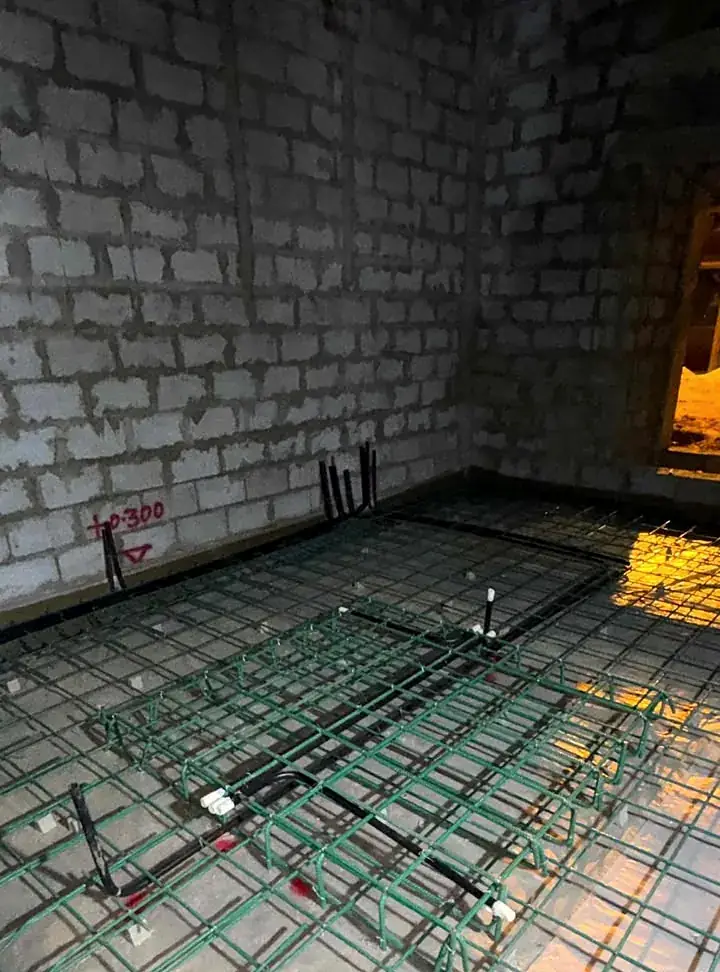 Ground slab reinforcement inside a building